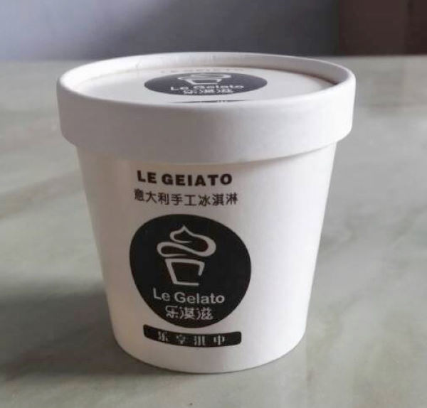 Einweg-Eisbecher mit Deckel, individuell bedruckte Behälter für gefrorene Desserts aus PP/Papier für Gelato, Joghurt und zum Mitnehmen. Einweg-Eisbecher mit Deckel – individuell bedruckte Behälter für gefrorene Desserts aus PP/Papier